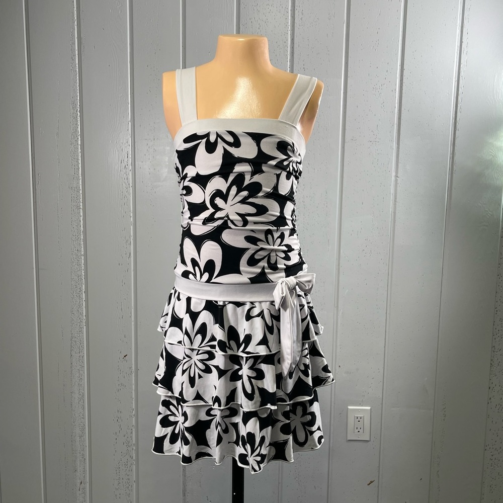 **Amy’s Closet Girl’s Black & White Flowered Dress Sz 10